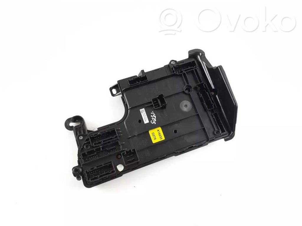 Tesla Model 3 Comfort/convenience module 