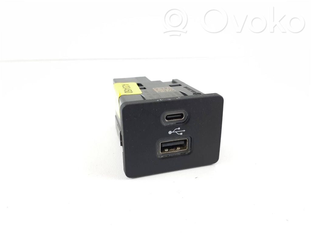Ford Kuga III USB socket connector 