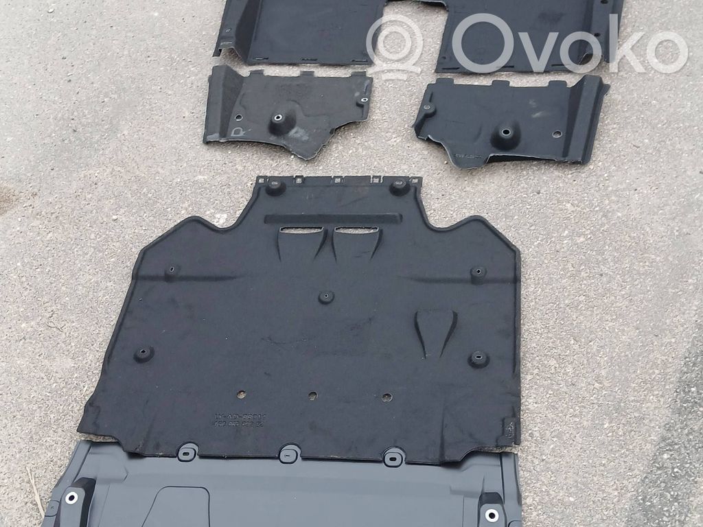 Placa protectora del centro/medio   4G0825201,4G0825207,4G8825215,4G0825202,4G0825208,4G0863821H,4G0863822C,4G0863822E,4G8825216