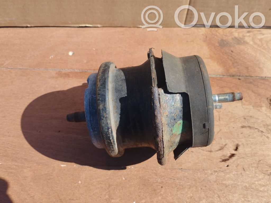 Engine mount bracket   11220JK500
