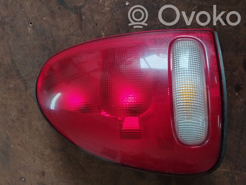 Chrysler Voyager Luz trasera/de freno 