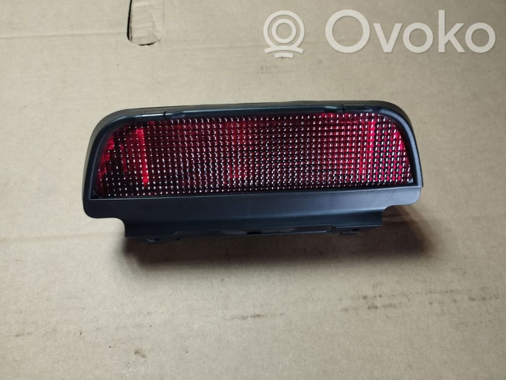 Third/center stoplight   34272SCVA11ZA