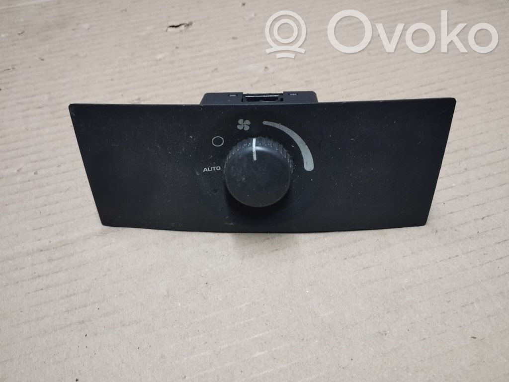 Chrysler Pacifica Climate control unit 