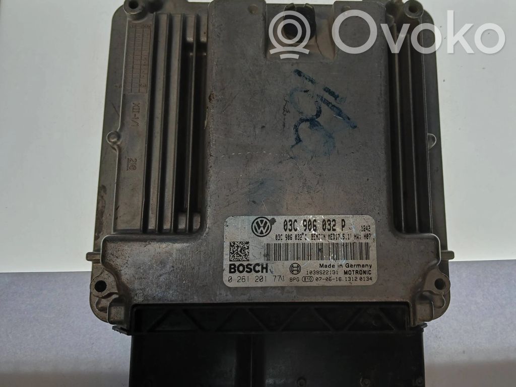 Volkswagen Golf V Engine control unit/module 