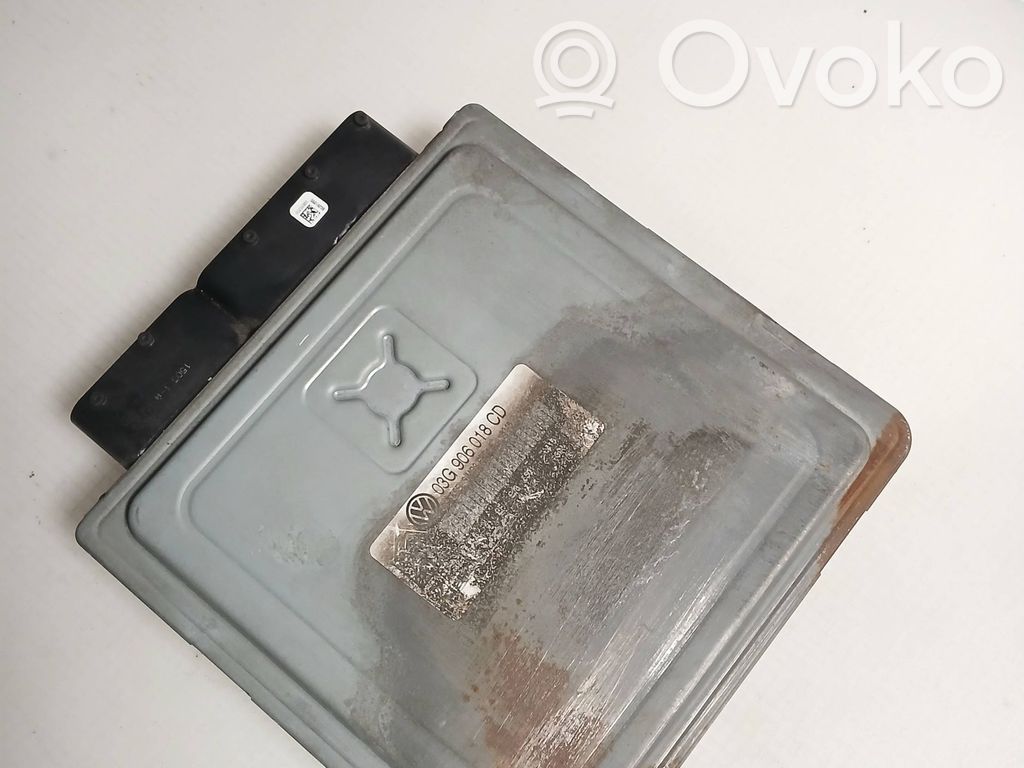 Volkswagen PASSAT B6 Engine control unit/module 