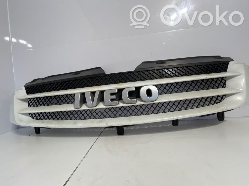 Iveco Daily 4th gen Etupuskurin ylempi jäähdytinsäleikkö 