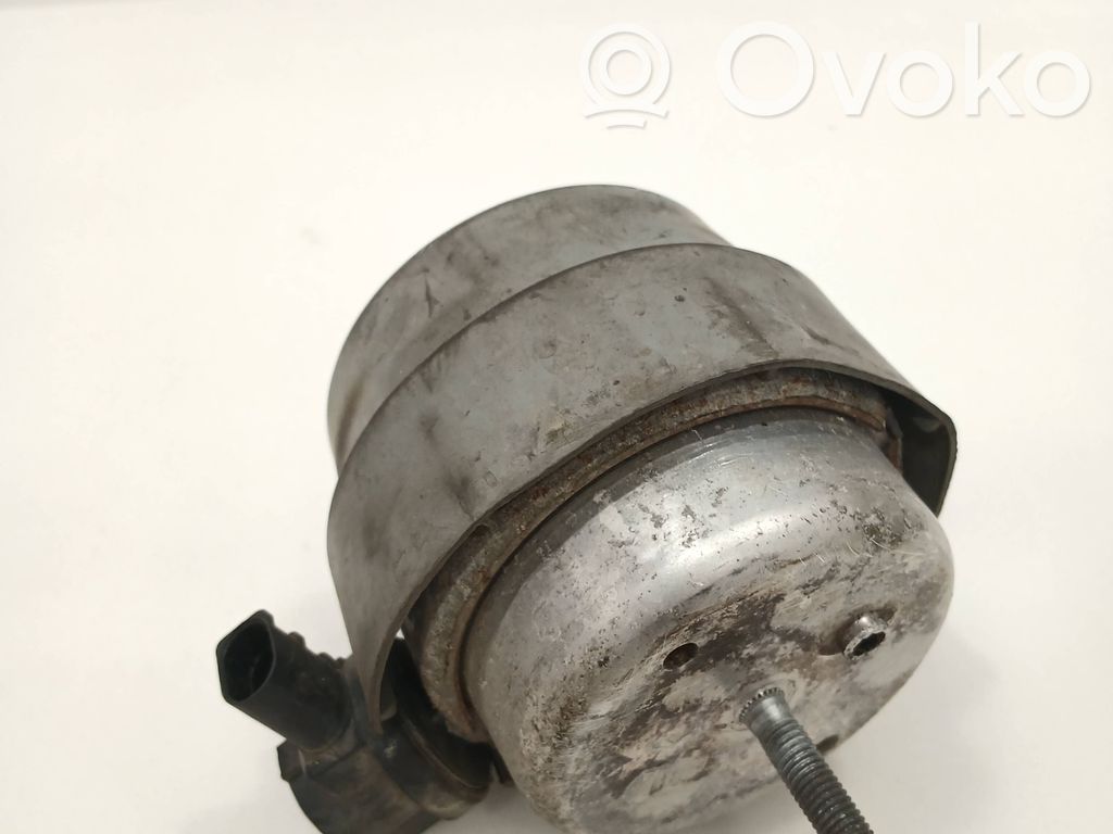 Audi A6 Allroad C5 Engine mount bracket 