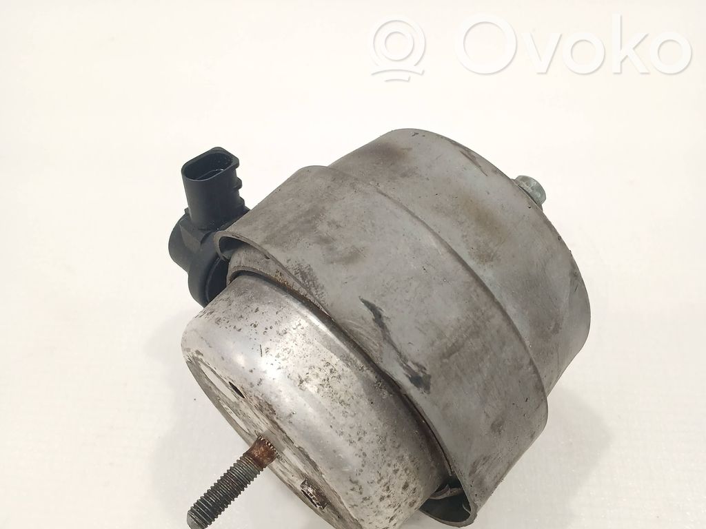 Audi A6 S6 C5 4B Engine mount bracket 