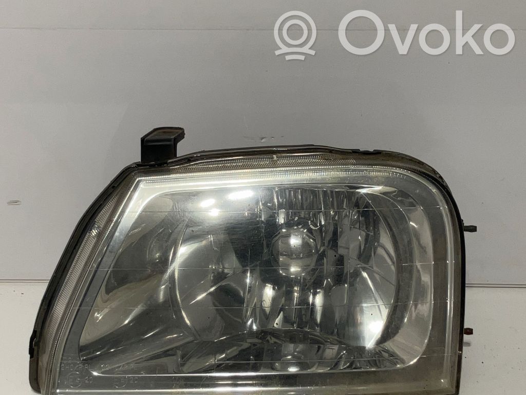 Mitsubishi L200 Lampa przednia 