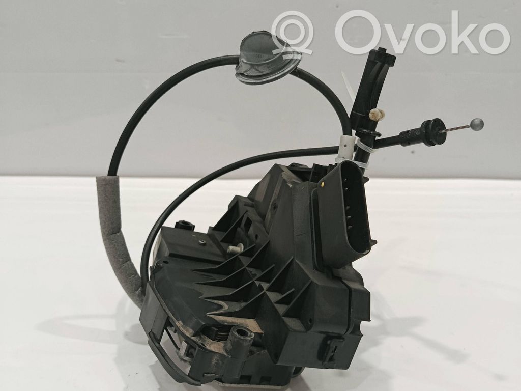 Volvo S60 Priekšpusē slēdzene 