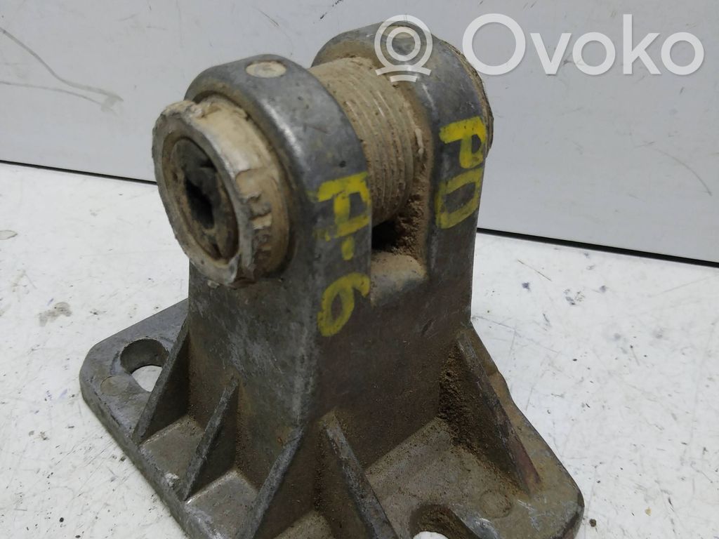 Audi A6 S6 C4 4A Staffa di rinforzo montaggio del paraurti anteriore 