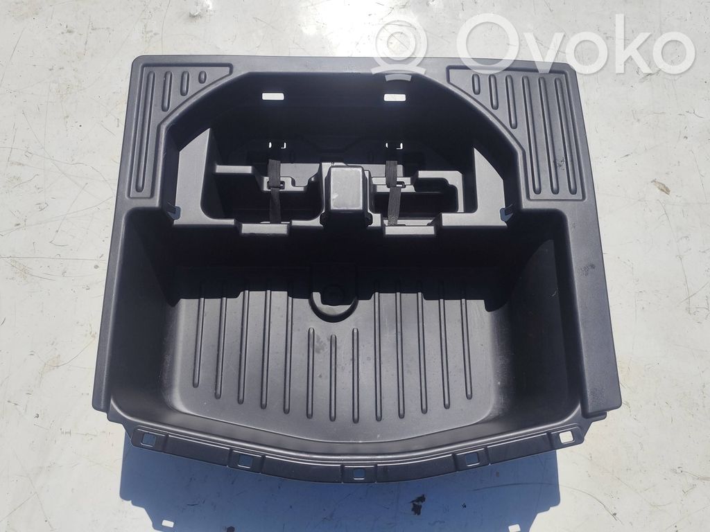 Nissan Note (E12) Moldura de la rueda de repuesto 