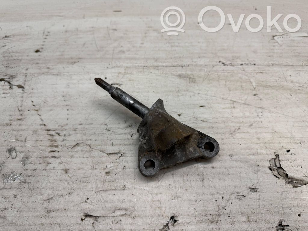Engine mounting bracket   005176