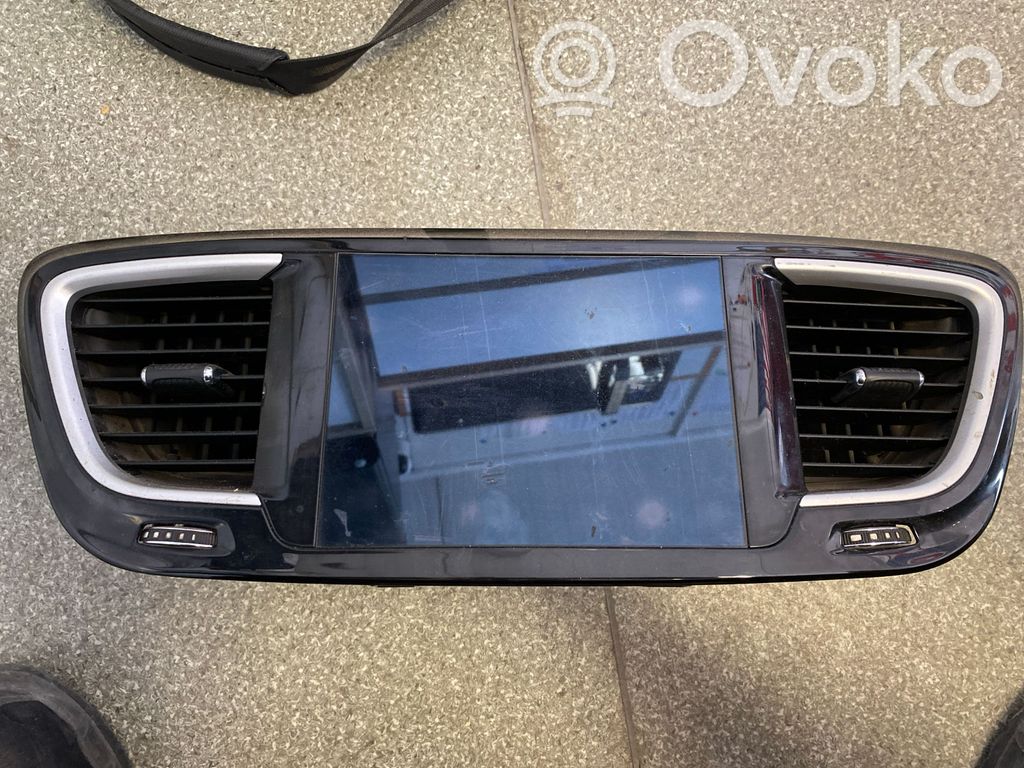 Chrysler Pacifica Panel / Radioodtwarzacz CD/DVD/GPS 