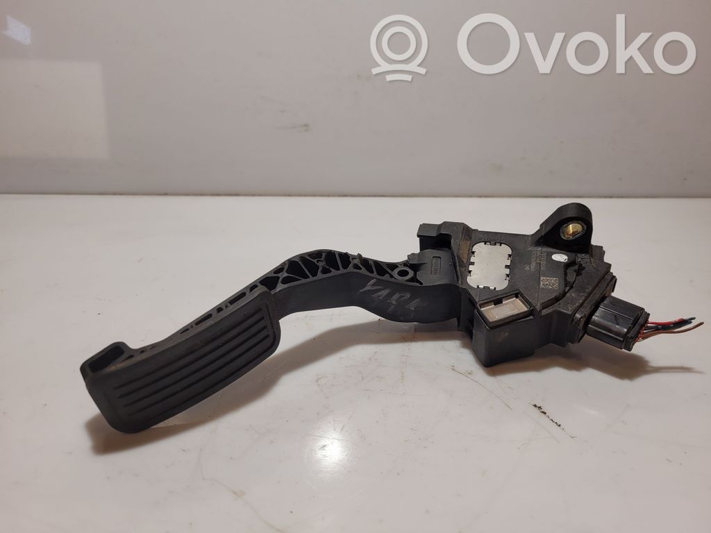 Toyota Yaris Pedał gazu / przyspieszenia 