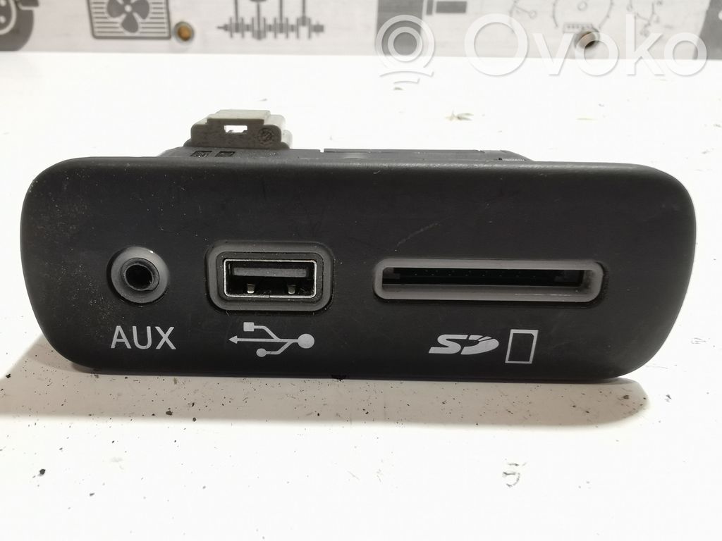 Dodge Challenger USB socket connector 