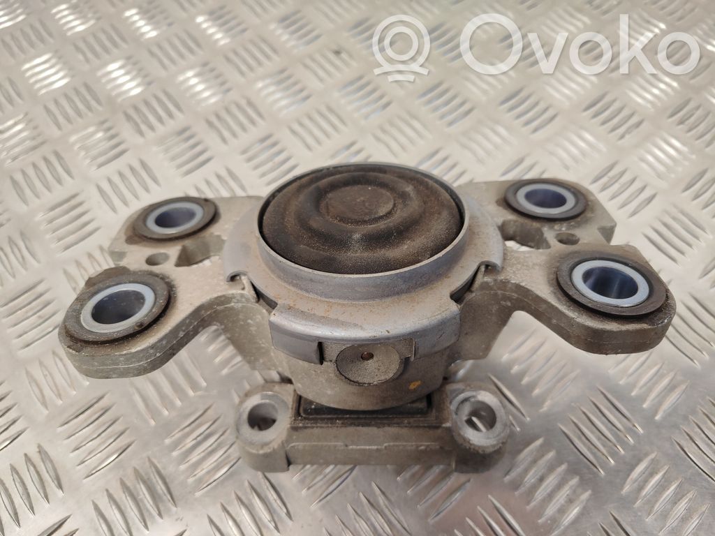 Volvo V60 Engine mount bracket 