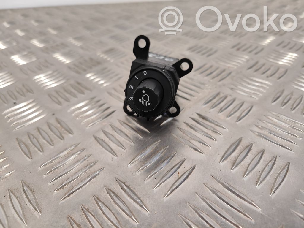 Headlight level height control switch   M30424