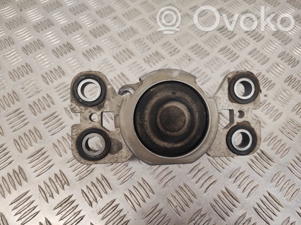 Engine mount bracket   HL8070M08