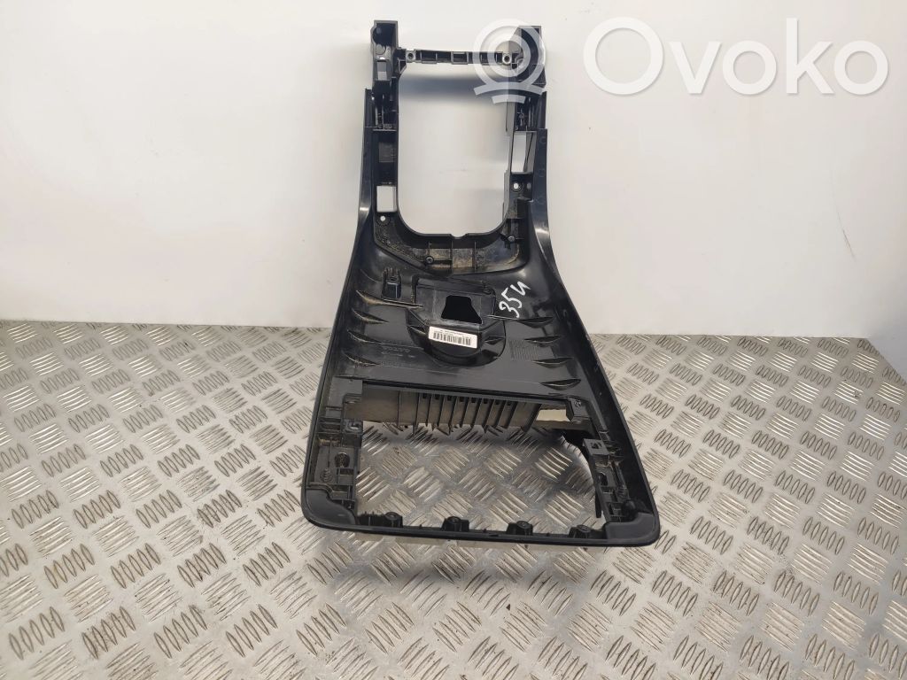 Volvo V60 Kita panelės detalė 