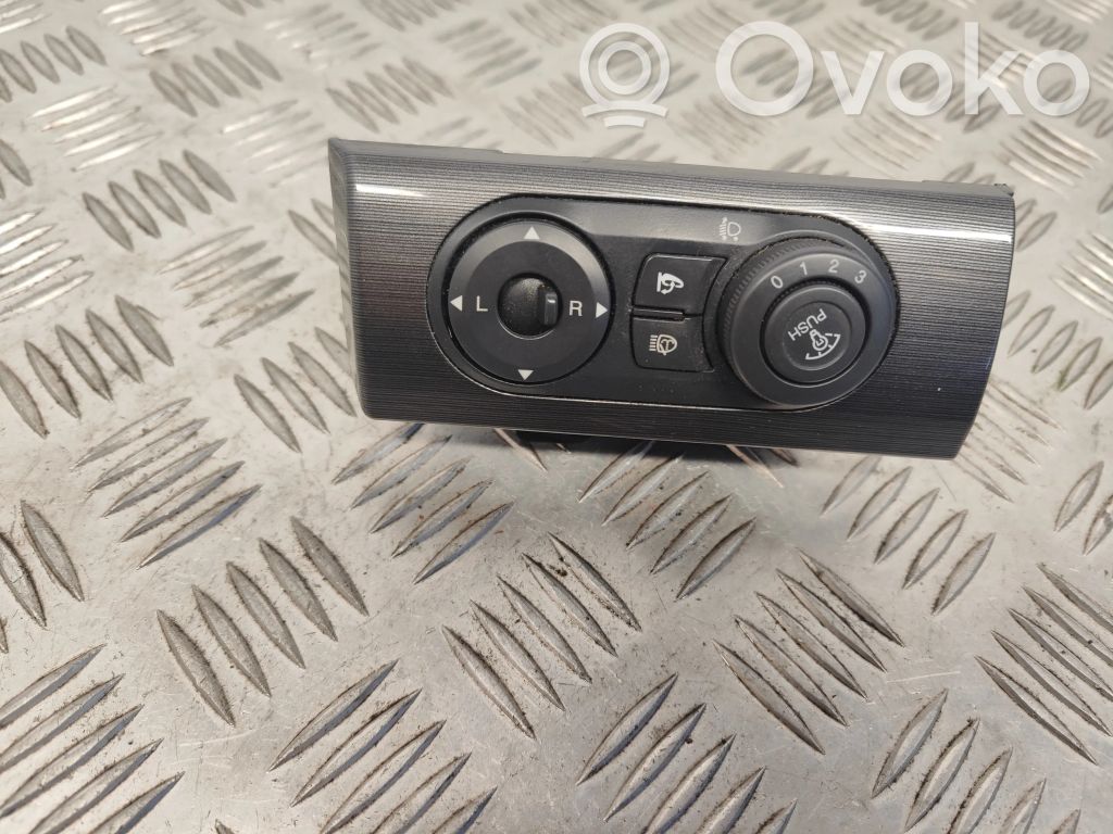 Chevrolet Captiva Wing mirror switch 