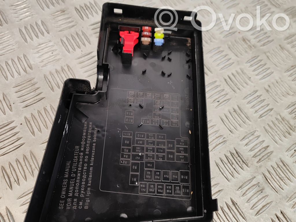 Volvo V40 Fuse box cover 