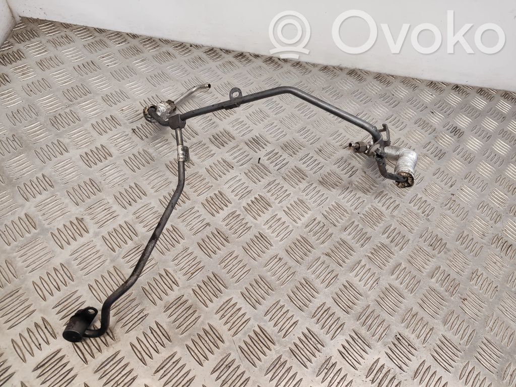 Caurulīte (-es) / šļūtene (-es)   059121598