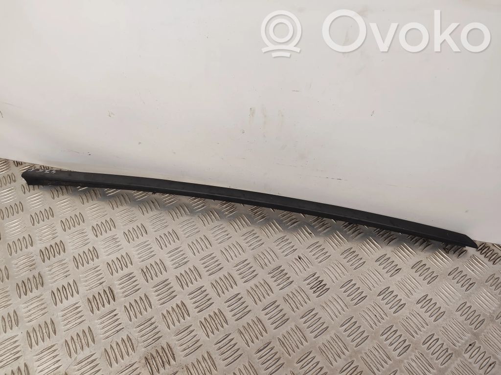 Volvo XC70 Windshield trim 