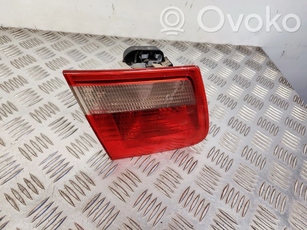 BMW 3 E46 Aizmugurējais lukturis pārsegā 