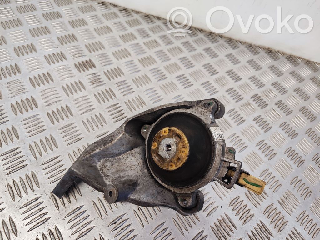 Engine mount bracket   4M0399202E