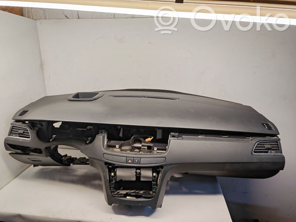 Peugeot 508 RXH Dashboard 