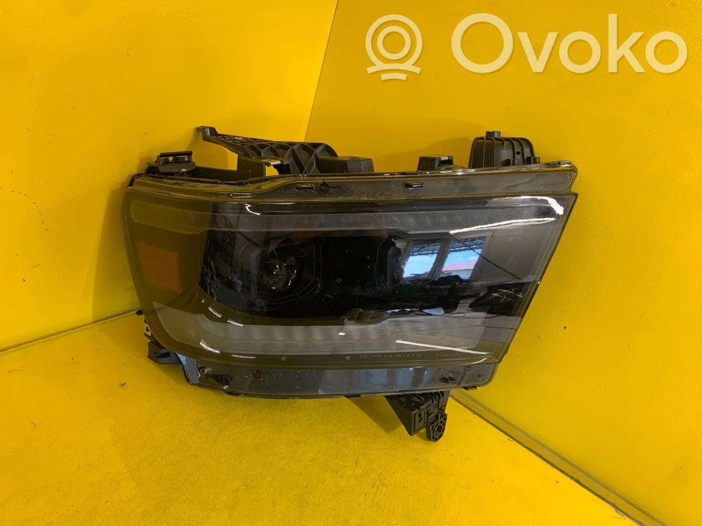 Dodge RAM 1500 DS Lampa przednia 
