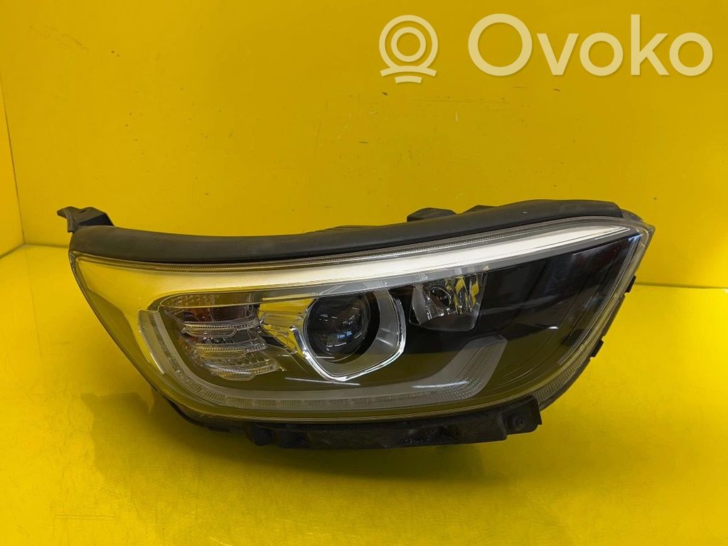 KIA Stonic Lampa przednia 