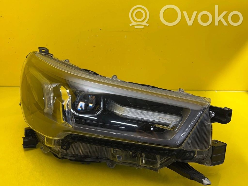 Toyota Hilux VIII Headlight/headlamp 