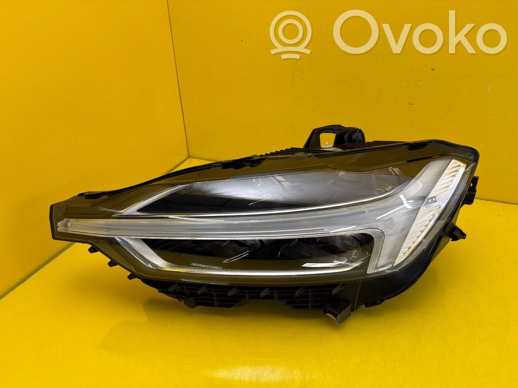 Volvo XC60 Lampa przednia 
