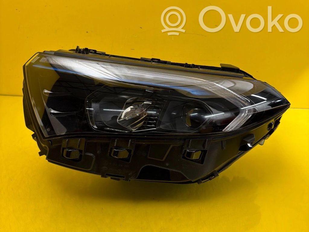 Mercedes-Benz EQA Scheinwerfer 