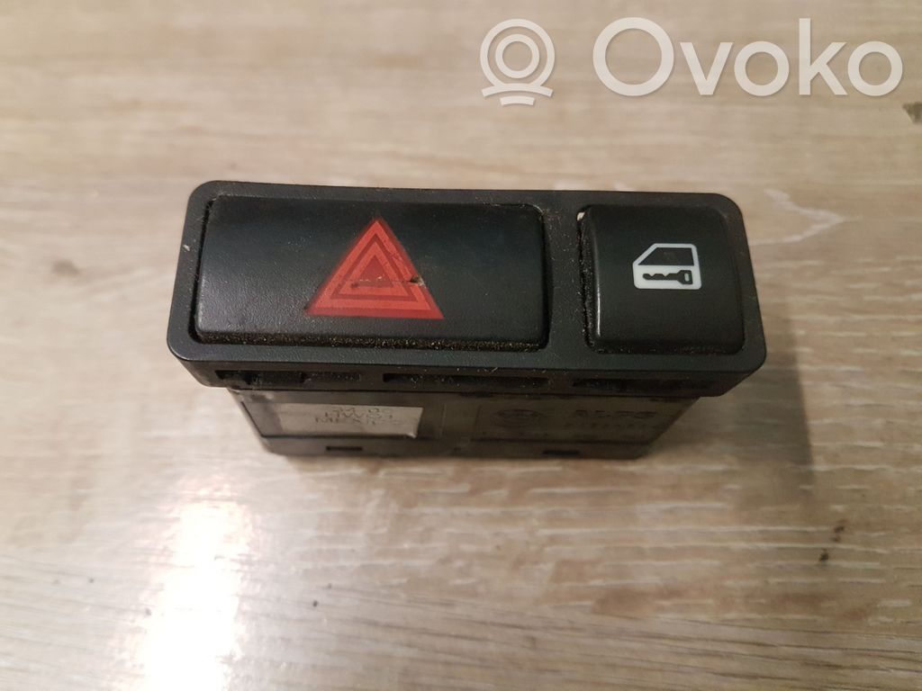 Botón interruptor de luz de peligro   61318368920,368920