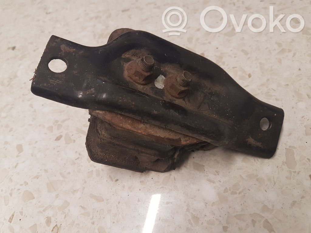 Subaru Legacy Engine mount bracket 