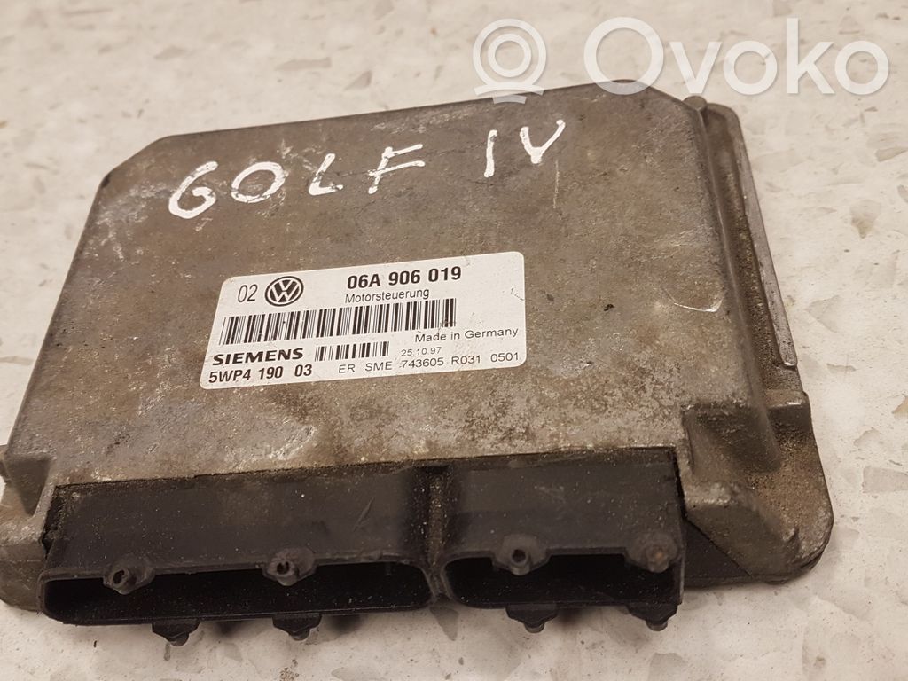 Engine control unit/module   06A906019,5WP439503