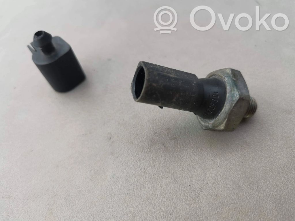 Audi A4 S4 B5 8D Oil pressure sensor 