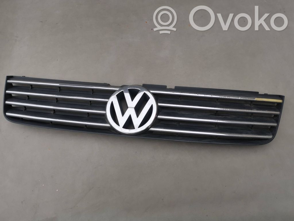 Volkswagen PASSAT B5 Etusäleikkö 