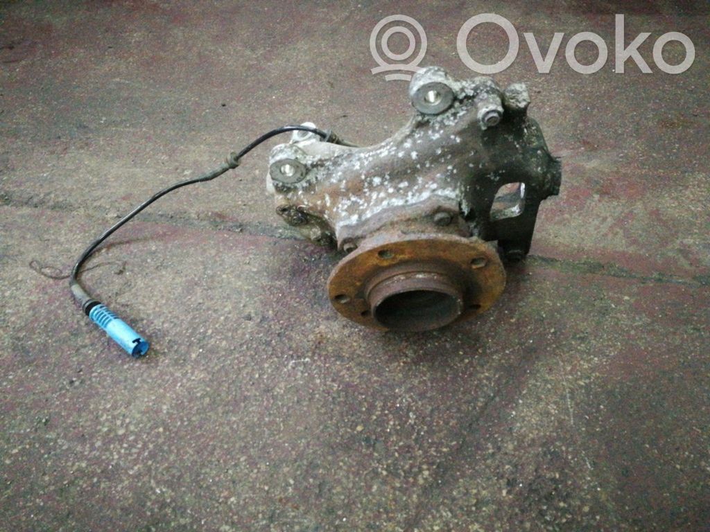 Front wheel hub