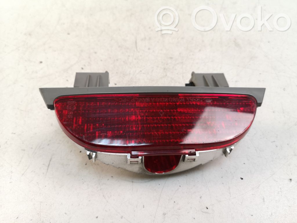 KIA Carnival Third/center stoplight 