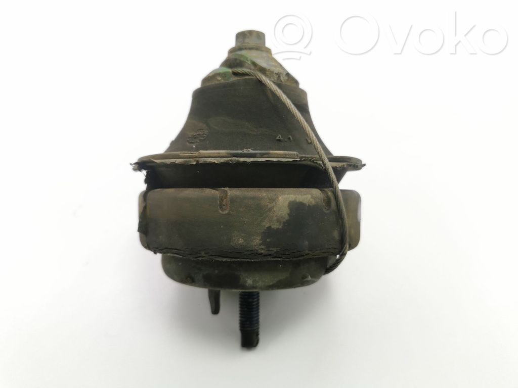 Volvo XC90 Engine mount bracket 