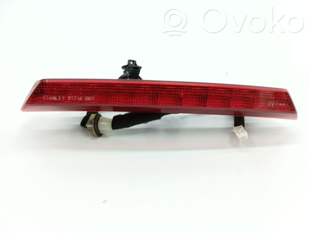 Third/center stoplight   B45C51580