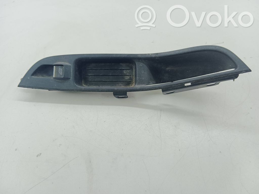 Ford Focus Front door window switch trim 