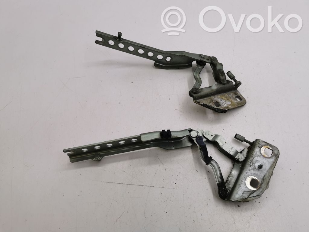 Engine bonnet/hood hinges   4E0823302,4E0823301