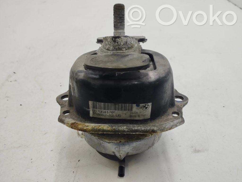 Engine mount bracket   P679541701