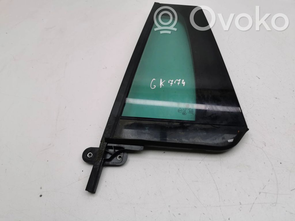 Ventanilla de ventilación de la puerta trasera   5NA845213