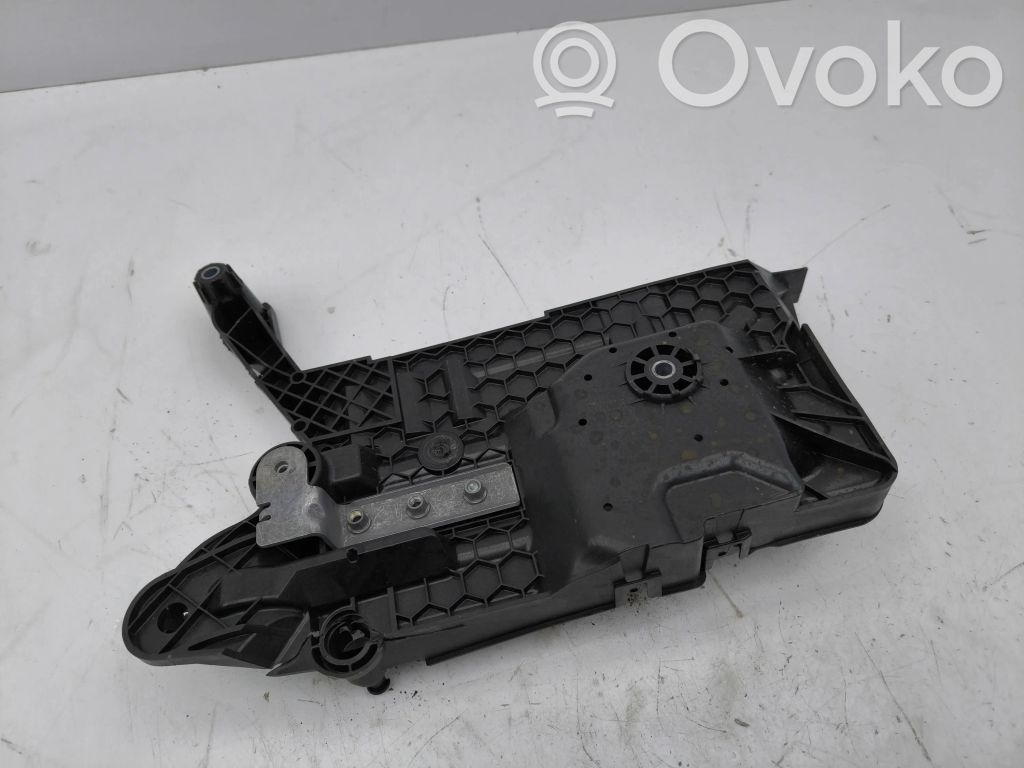 Battery tray
